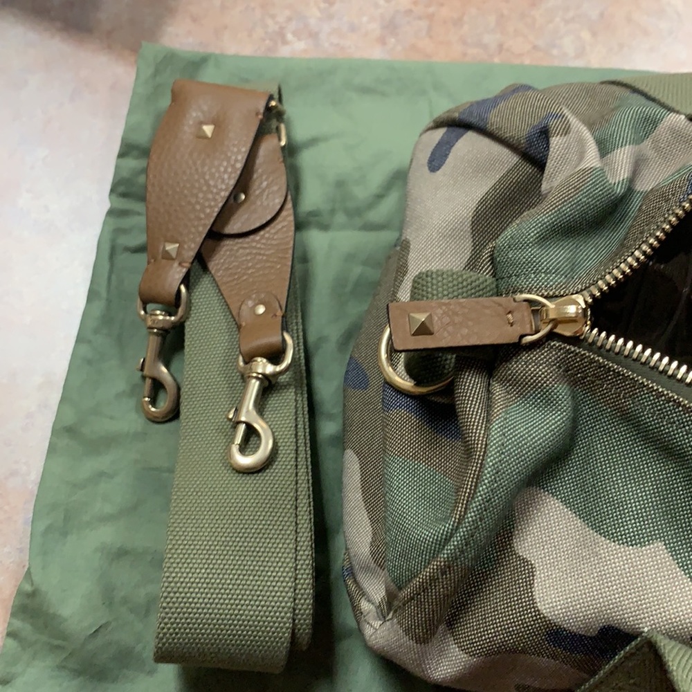 Authentic Valentino Garavani Overnight Bag NWT - Picture 8 of 12